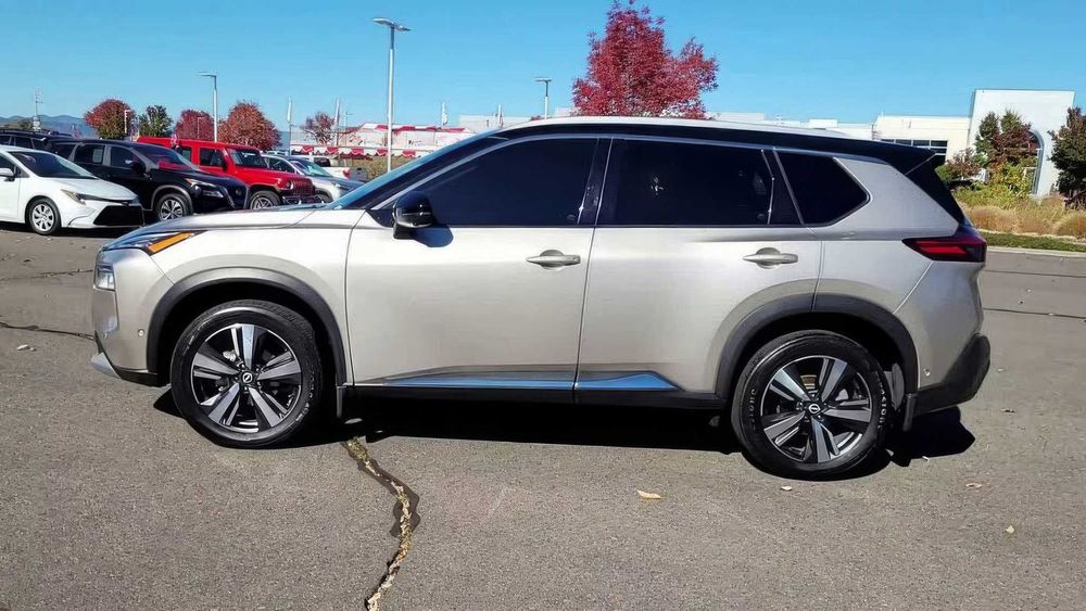 Nissan Rogue SL      2022