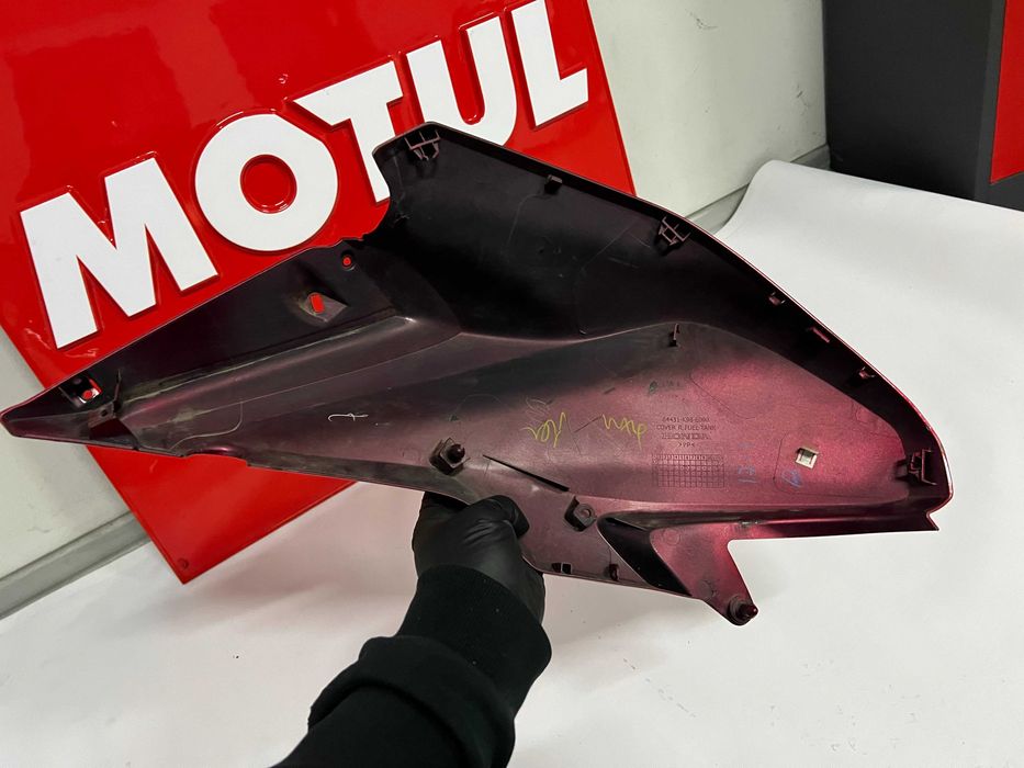 Honda CB 125R CB125R JC91 owiewka nakładka na zbiornik prawa oryginał