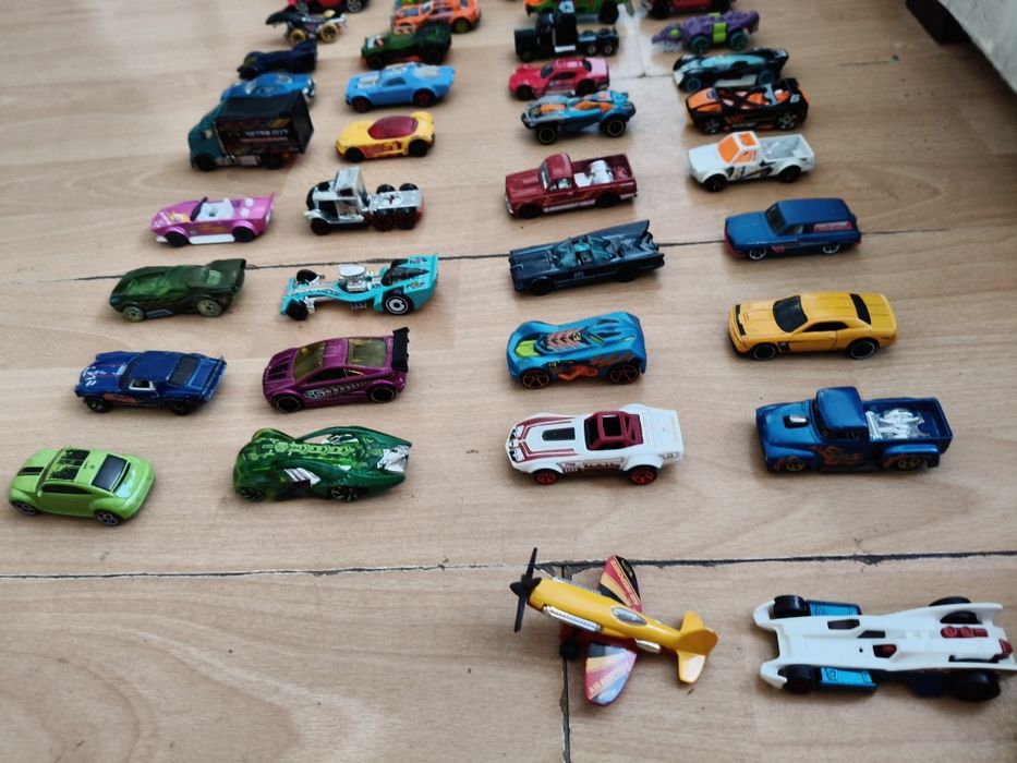 Zestaw samochodzików Hot Wheels 46 sztuk