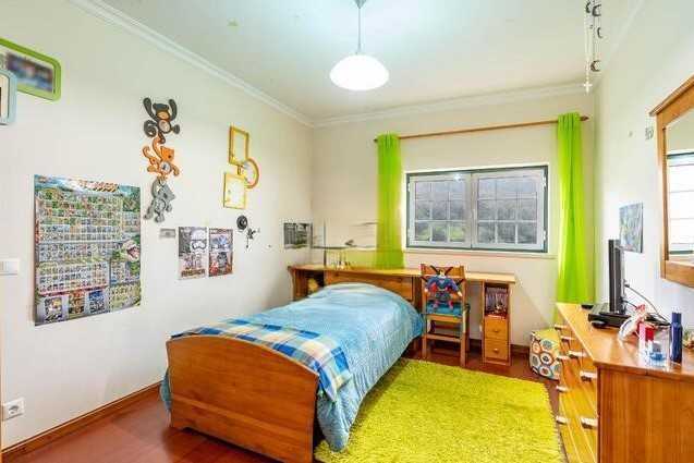 Vende-se Moradia T4 + terreno urbano associado - Alfafar, Penela