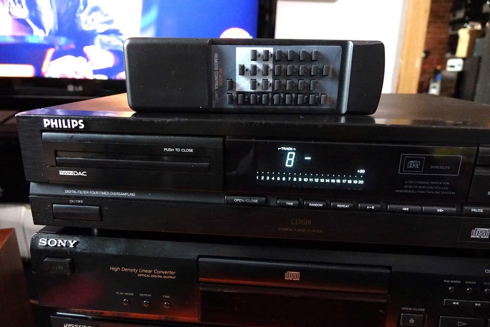 Odtwarzacz CD Philips CD 614, z pilotem, podwójny DAC TDA