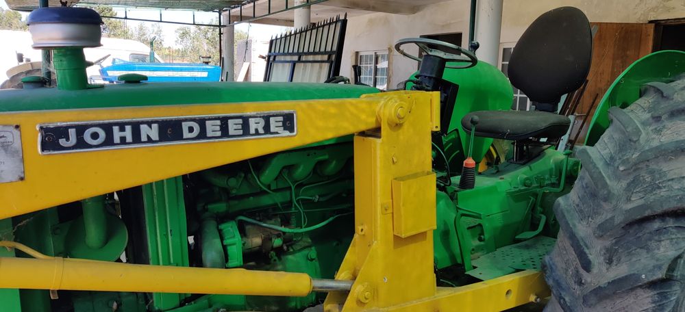 Venda de tractor marca John Deere