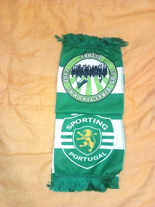 Cachecol e camisolas do Sporting