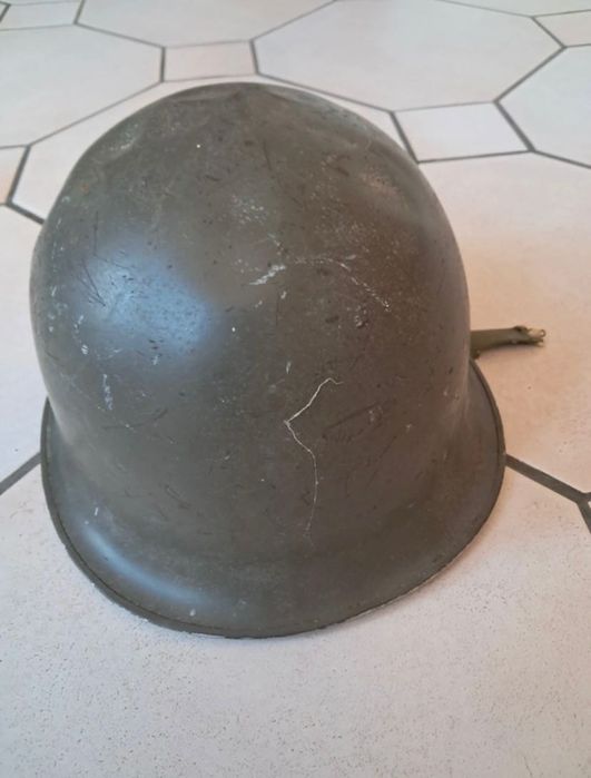 Capacete de guerra militar antigo 1971