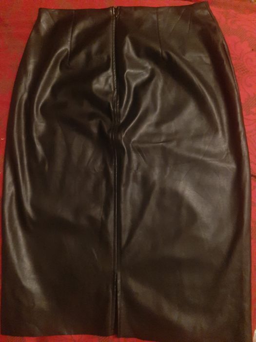 Шкіряна, жіноча юбка.