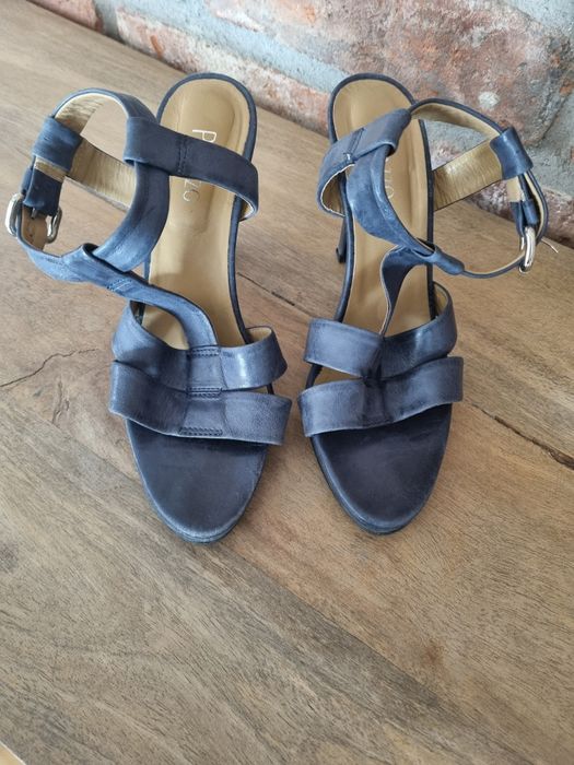 Granatowe sandały na obcasie Palazzo