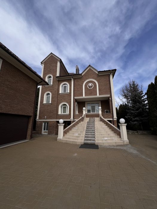 Продається будинок, район ресторану "Фаберже"