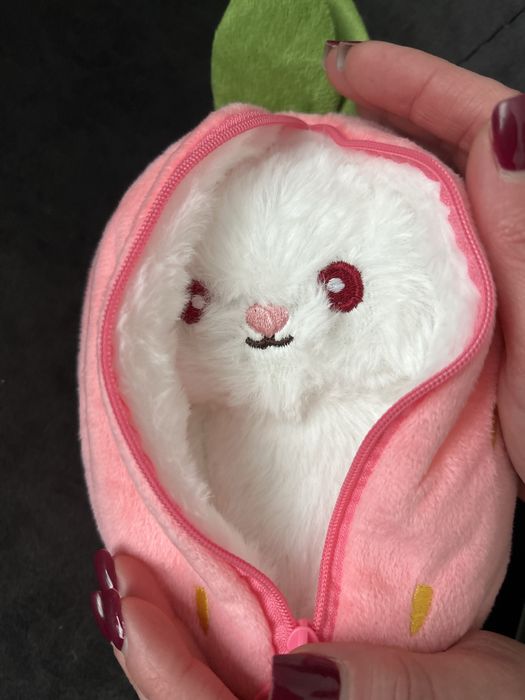 Зайчик у полуниц, кролик у полуниці - Мила м’яка іграшка на подарунок