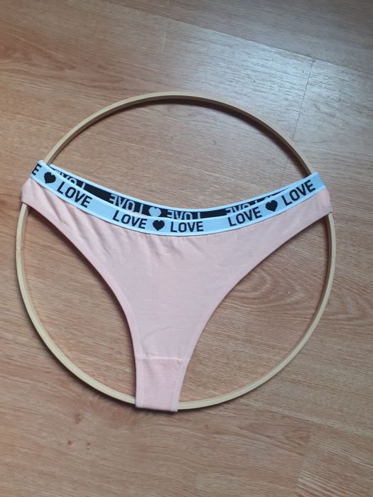 Stringi damskie z nadrukiem Love
