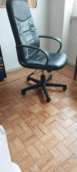 Cadeira de trabalho ergonómica, regulável e com rodas