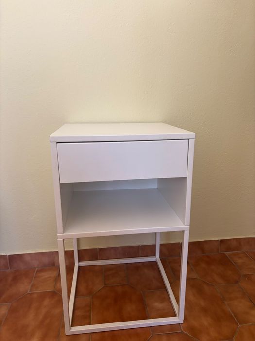 Mesa de cabeceira IKEA