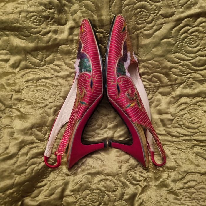 Buty niskie szpilki r. 40 ? brokatowe cekiny czerwone złote