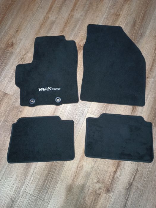 Toyota Yaris Cross orginalne nowe dywaniki welurowe