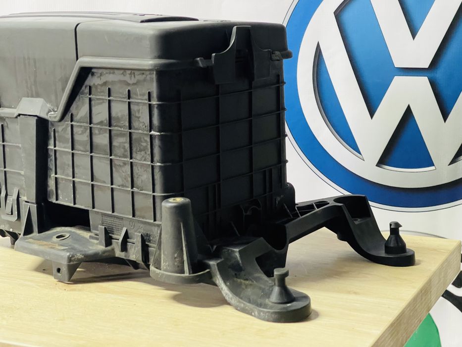Корпус акумулятора Пассат Б6 акумулятор passat B6 Фольксваген