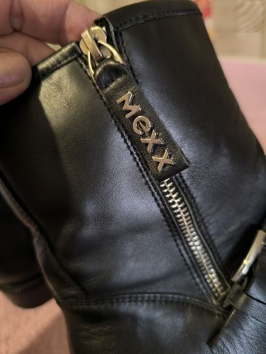 Ботинки напівчоботи  жіночі шкіра чорні 40 р MEXX