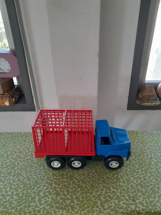 Vendo Camião de Brincar para Criança muito bonito como novo