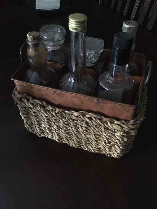 Porta Garrafas Vime e Latão