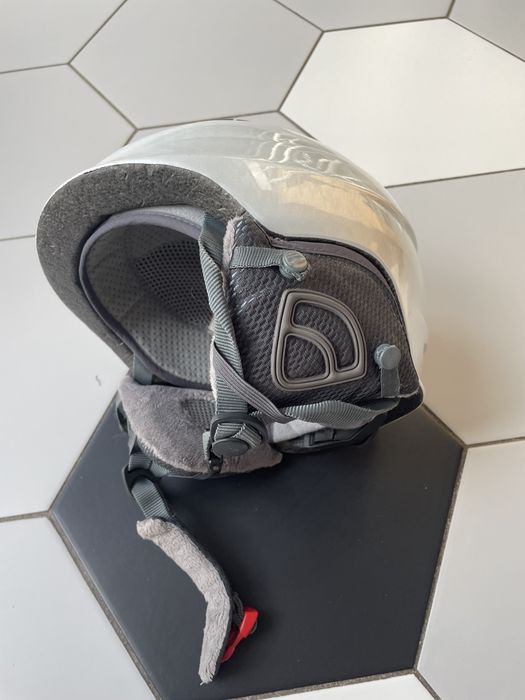 Kask narciarski IQ rozmiar 56 - 58 cm.
