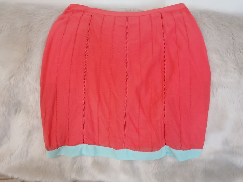 Saia Tintoretto muito elegante, cor tijolo