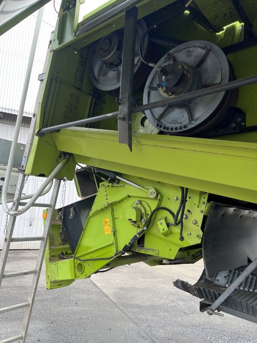 Claas Lexion 480 на гусеницях 2003 рік випуску
