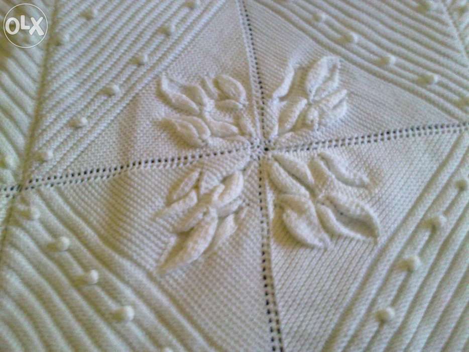 Colcha bordada a mao