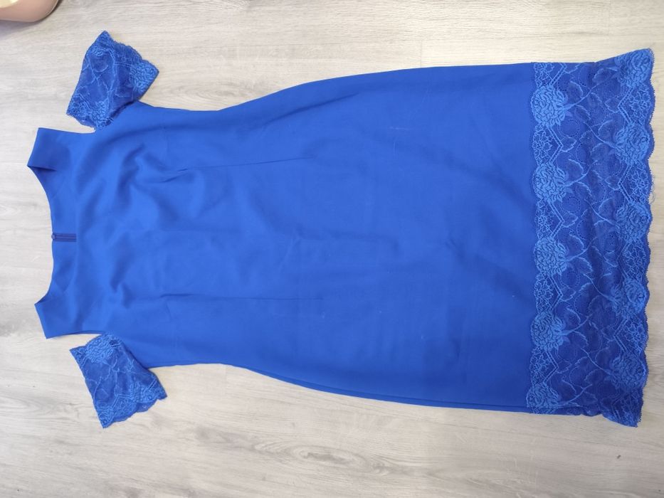 Elegancka i stylowa chabrowa sukienka 42