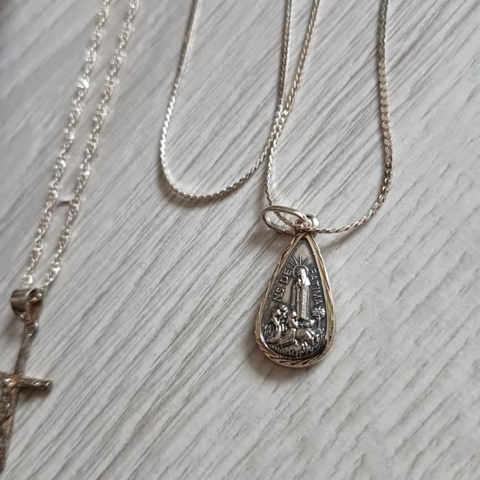 Łańcuszki z zawieszką