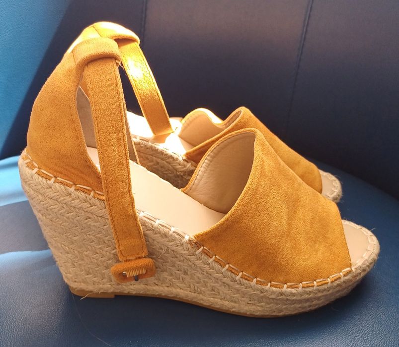 Модняві босоніжки