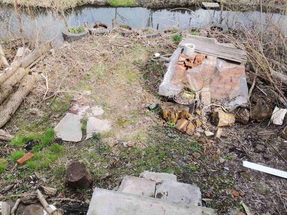 Гараж, тяжилів . Вихід до річки