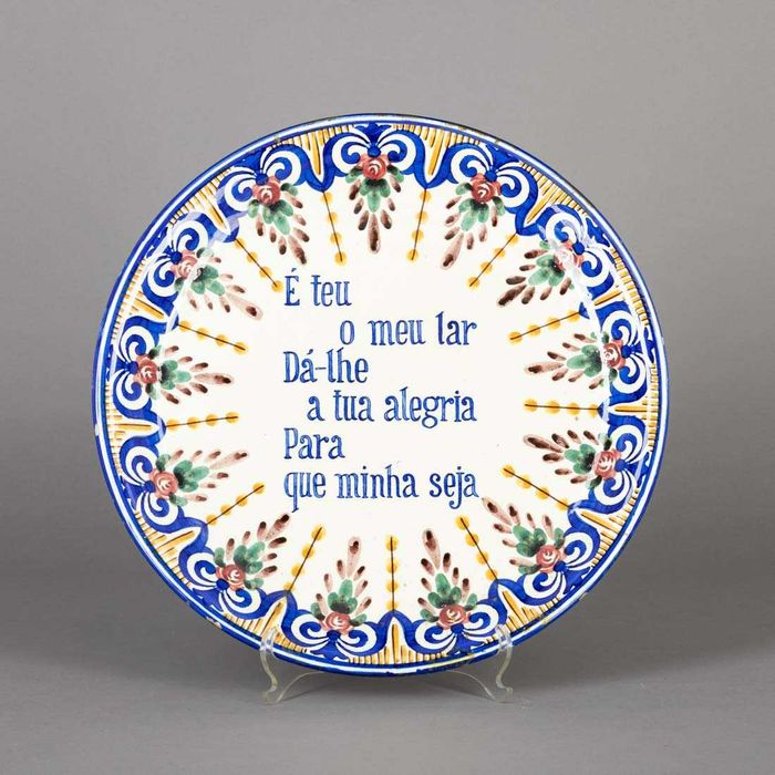 Prato antigo em faiança