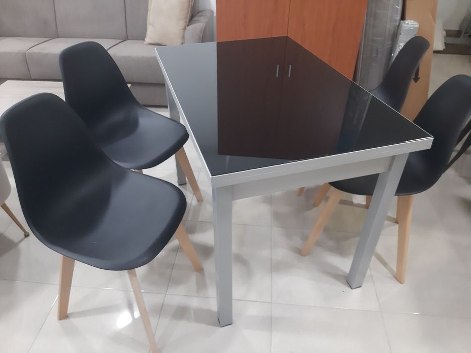 Mesa e 4 cadeiras