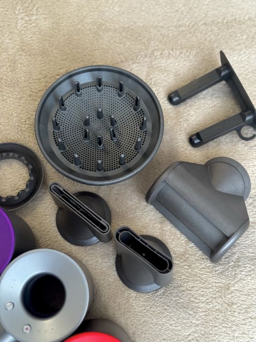 Фен-стайлер у стилі Dyson