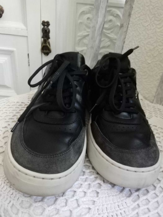 Hugo BOSS skórzane oryginalne sneakersy adidasy trampki męskie 42 buty