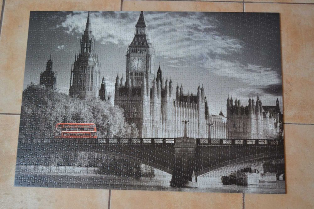 Vários puzzles 1000pcs montados