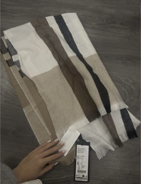 Шарф новий цюу клітинку