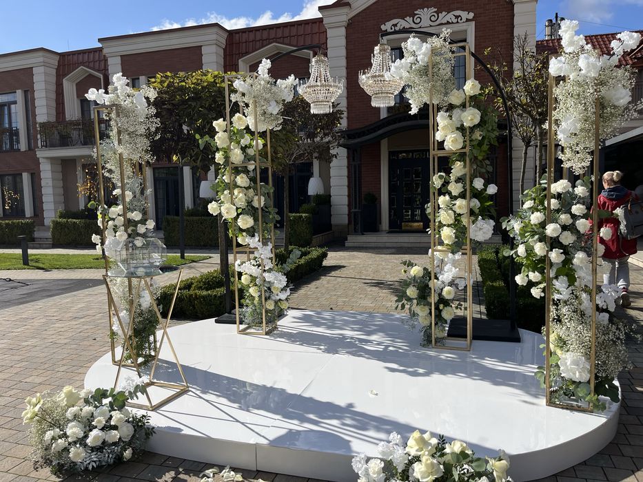 Подіум під фотозону овальний 3&4 метри(сцена, декор доя свята)