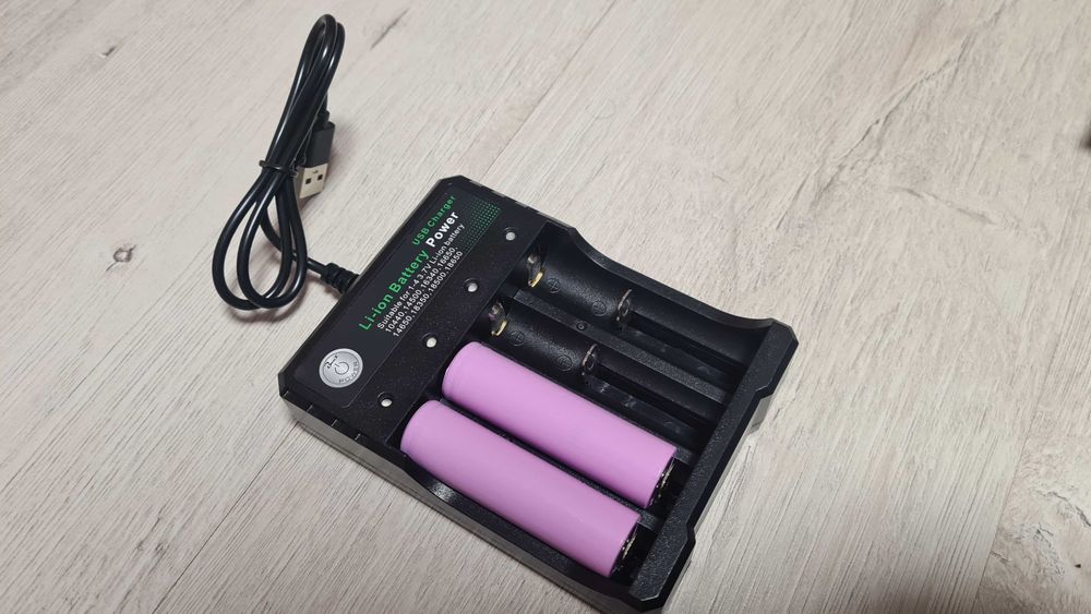 Блок для заряду батарей (max 18650)