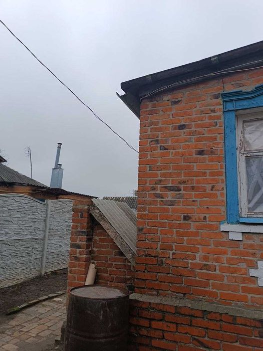 Продаю добротный дом в живописном р-не г Мерефа всё рядом