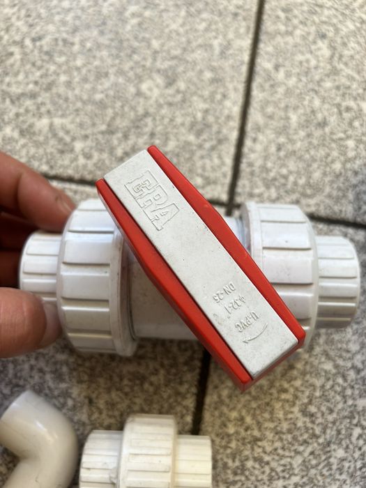 шаровые краны из ПВХ и фитинги,уголки для труб,