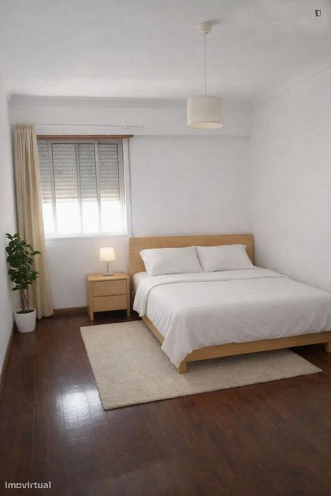 Quarto - localizado em Chelas Lisbon