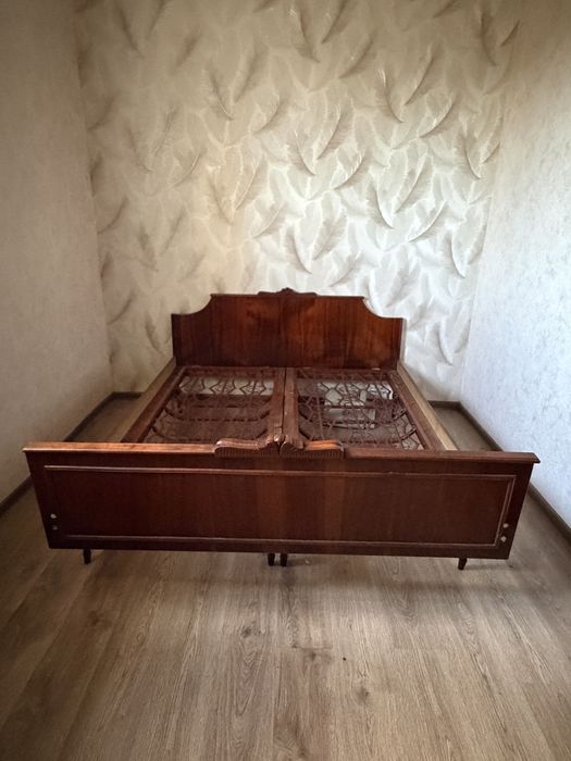 Кровать деревʼяна