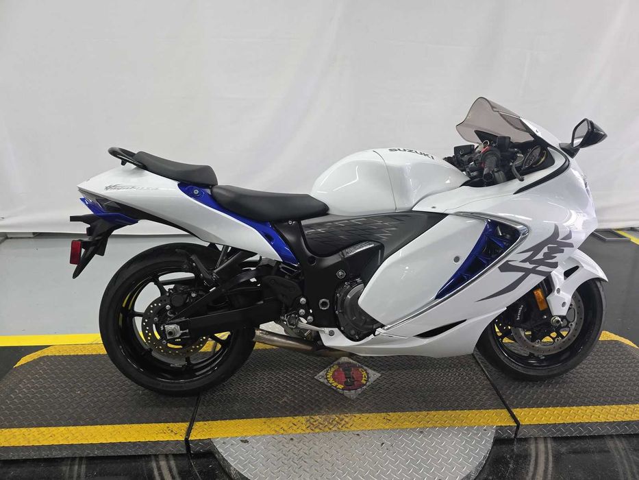 2023 Suzuki Hayabusa — Гіпербайк для тих, хто цінує потужність