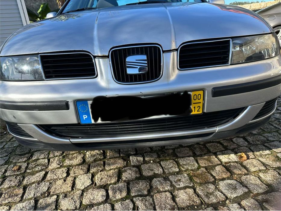 Carro económico em bom estado