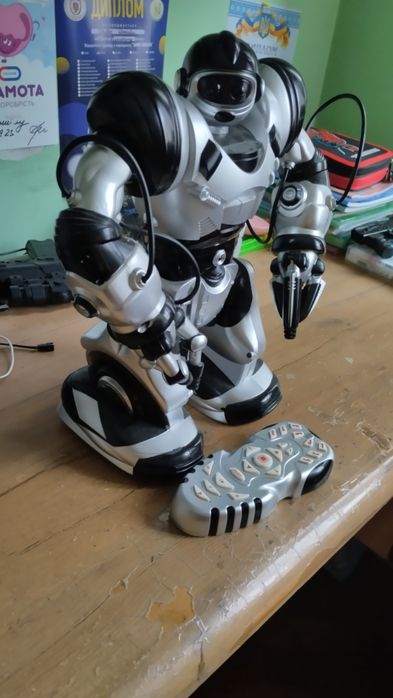 Робот на пульті управління