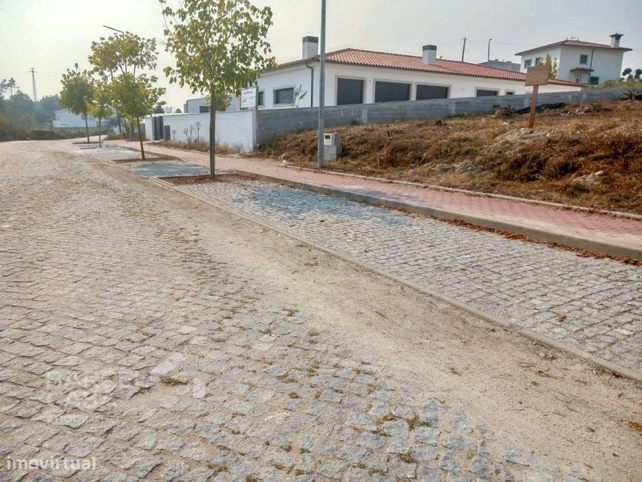 Lote para construção em Tamel (São Veríssimo) - Barcelos