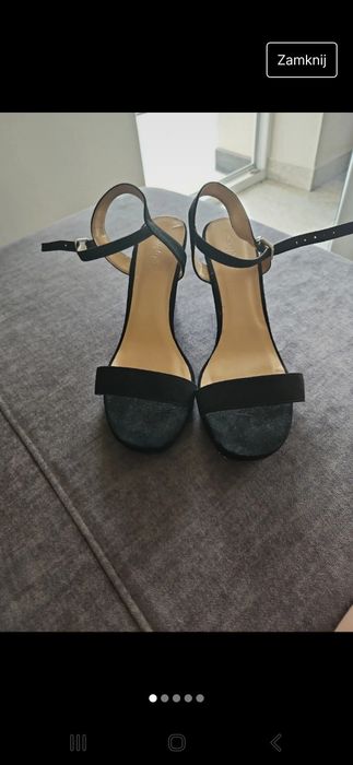 Eleganckie sandały na koturnie