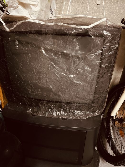 Televisao com movel marca Phipips