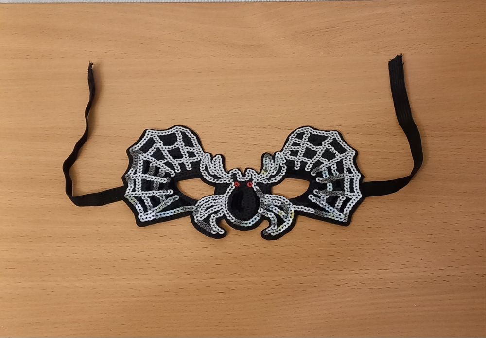 Маска паук в пайетках