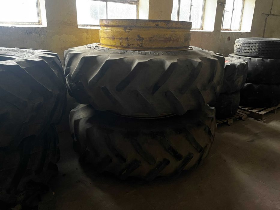Koła bliźniacze tylne John Deere 20.8R42