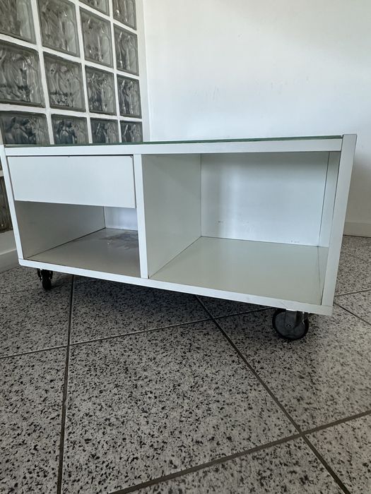 Mesa de centro com rodas